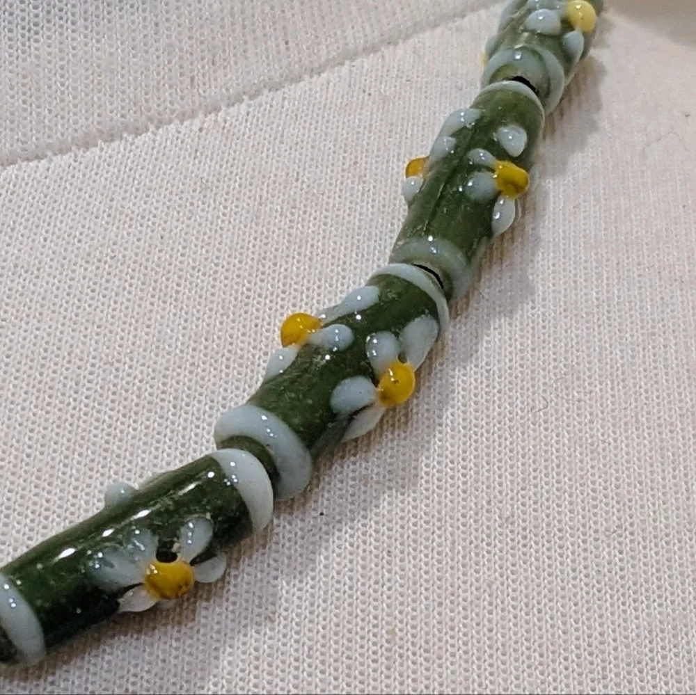 NWOT Beckwoman 18" Hand Blown Floral Glass Bead Stretch Necklace - Picture 2 of 7